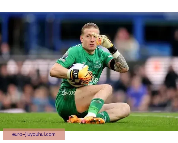 平诺克在布伦特福德防线中的制空能力表现出色成为关键防守支柱