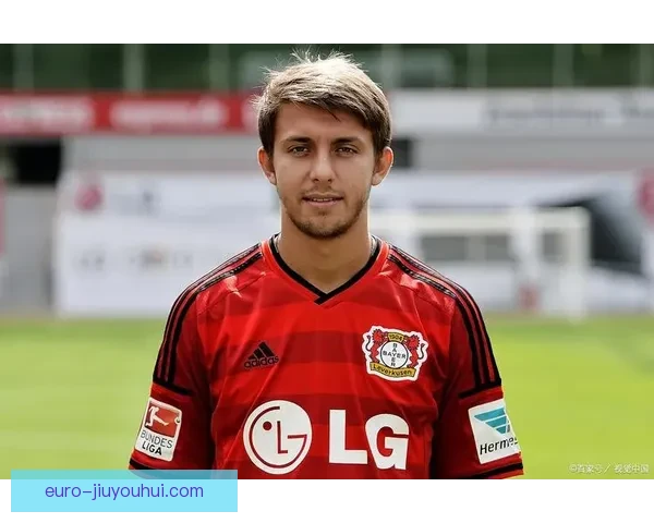 布伦特福德在夏窗截止日以2500万英镑从利物浦签下荷兰中后卫塞普·范登贝尔赫